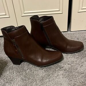 Jones Brown Ankle Boots Size 9M